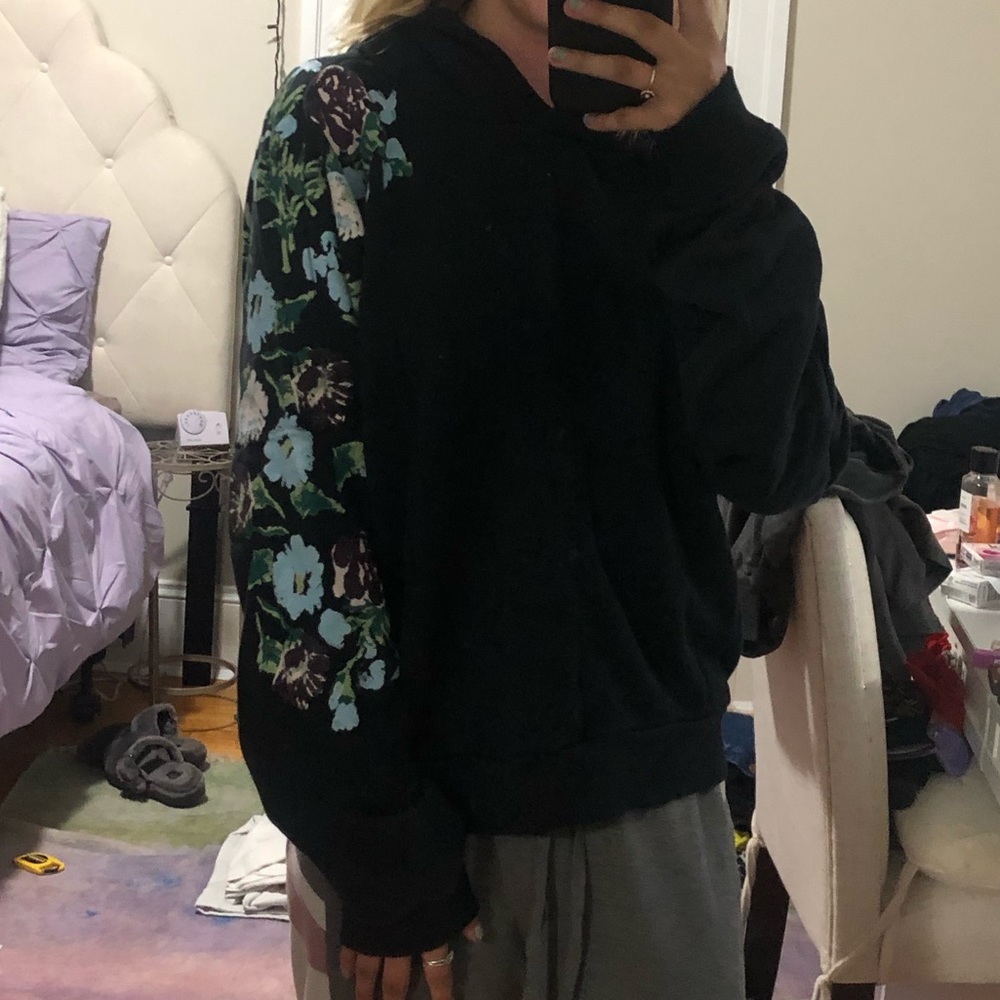 One arm floral black sweatshirt